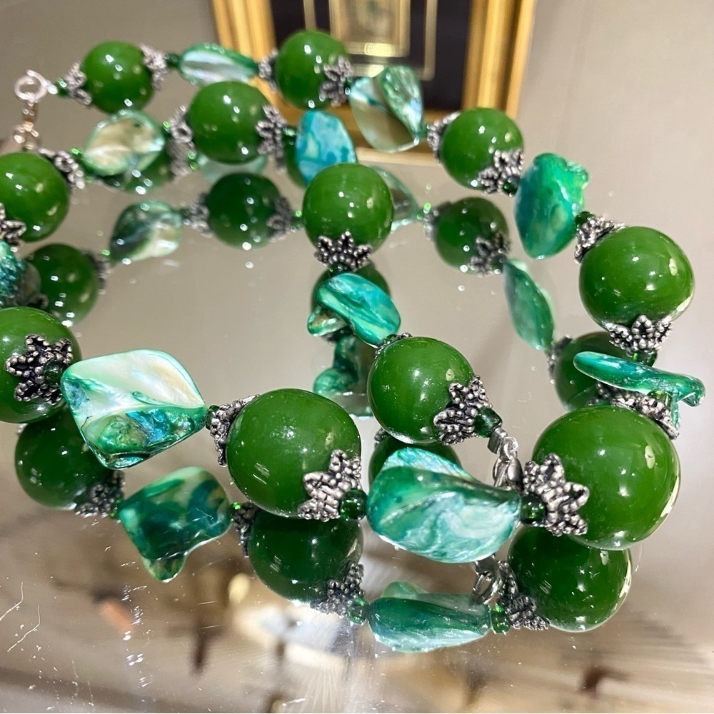 Vintage Art Glass MOP Necklace Beaded 20” Mother of Pearl Green Gorgeous - Picture 2 of 7
